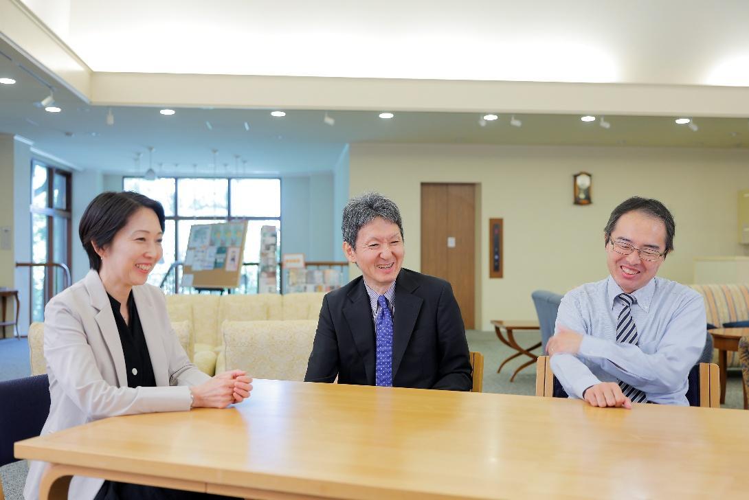 和やかな雰囲気でお話しくださった、左から楠葉様、川合様、地石様（敬略称）